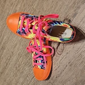 Obtaom Womans Tie Dye Sneakers size 9